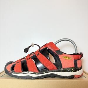Keen Newport H2 Womens 7.5 Red Black Closed Toe Waterproof Hiking Sport Sandals